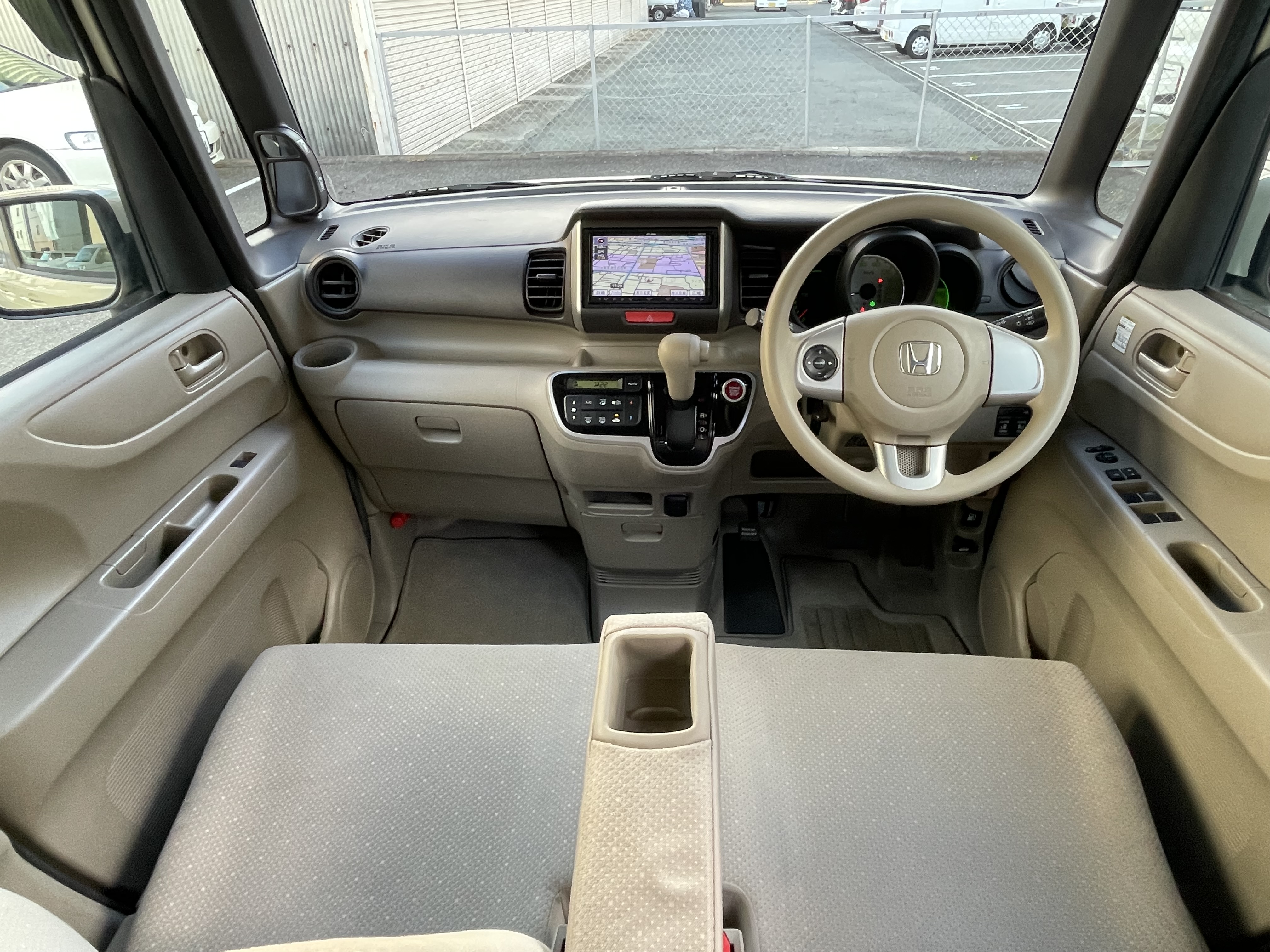 店舗ブログ :: 人気の軽自動車！N-BOX（平成24年式・ベージュ）をご